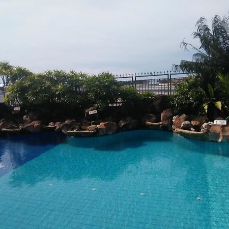 Grand Palace Hotel Miri Esterno foto